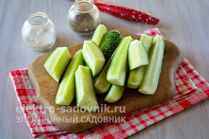 нарезать огурцы