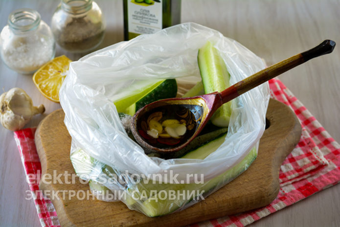 полить оливковым маслом