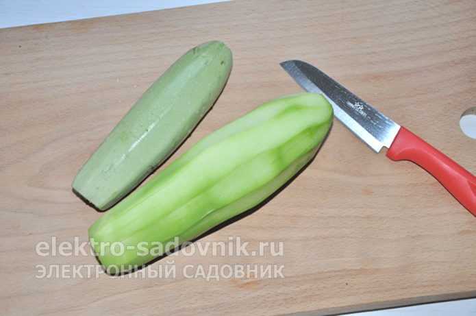 обчистить кабачок