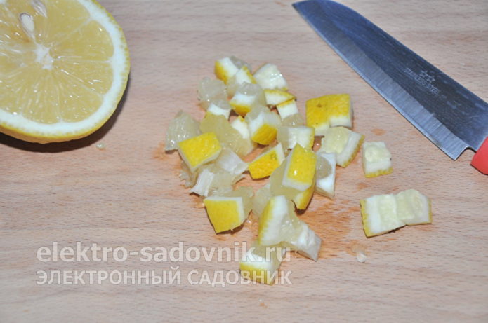 лимон нарезать кубиком