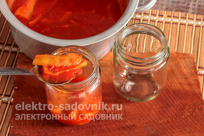 заполнить баночки кипящим лечо