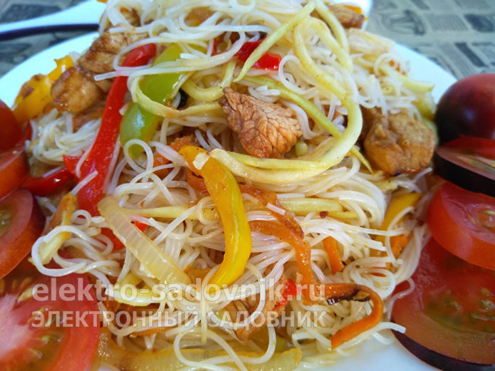 салат с фунчозой