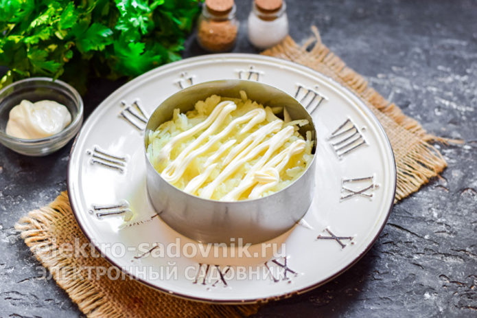 картофель смазать майонезом