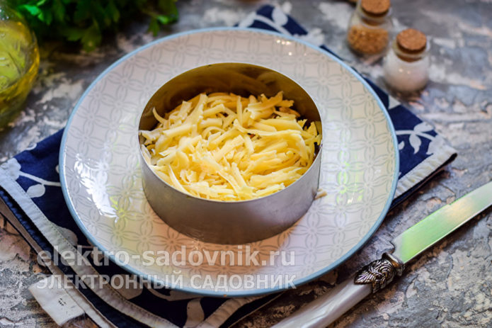 уложить твердый сыр