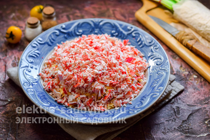 мелкая крошка из крабовых палочек