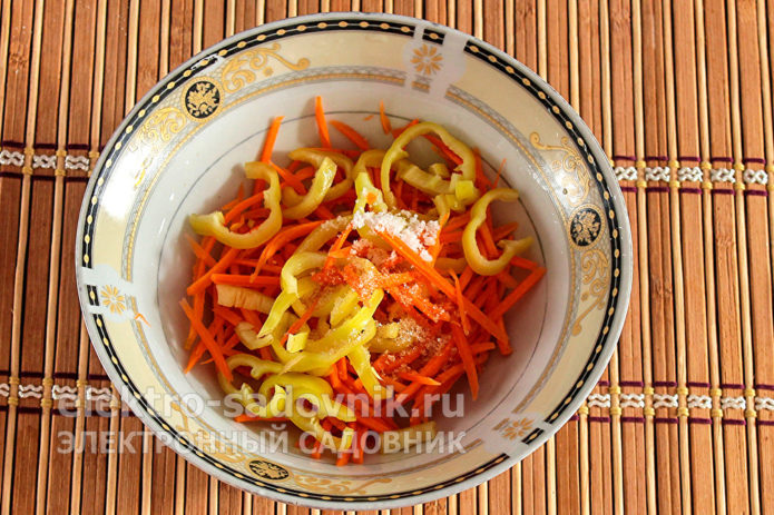 всыпать соль и сахар