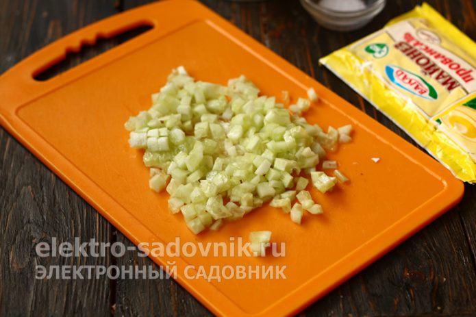 огурцы измельчить