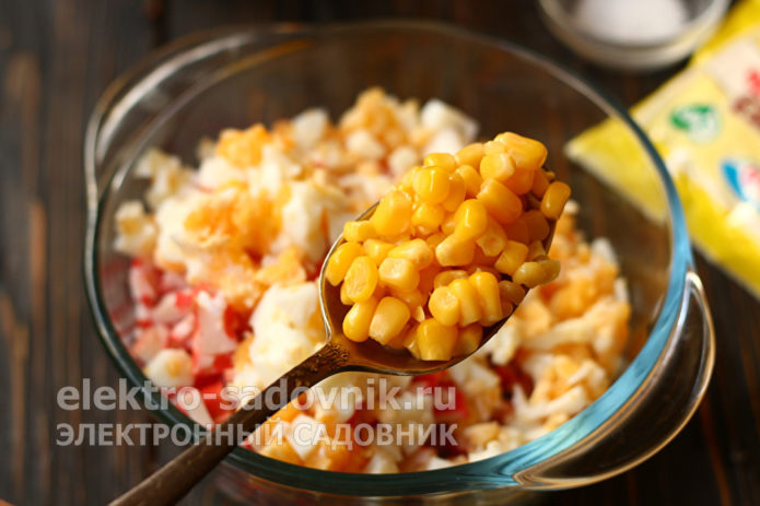 всыпать кукурузу