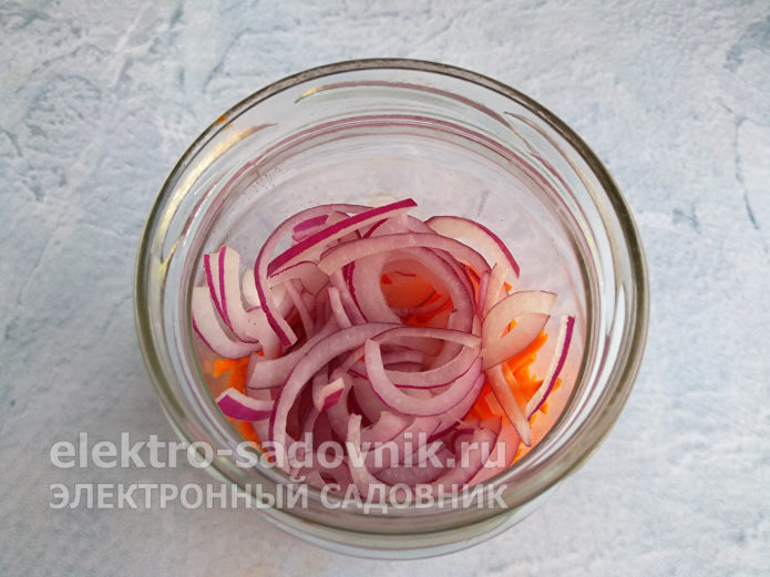 выложить полукольца лука