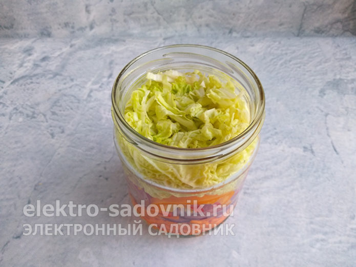 уложить капусту
