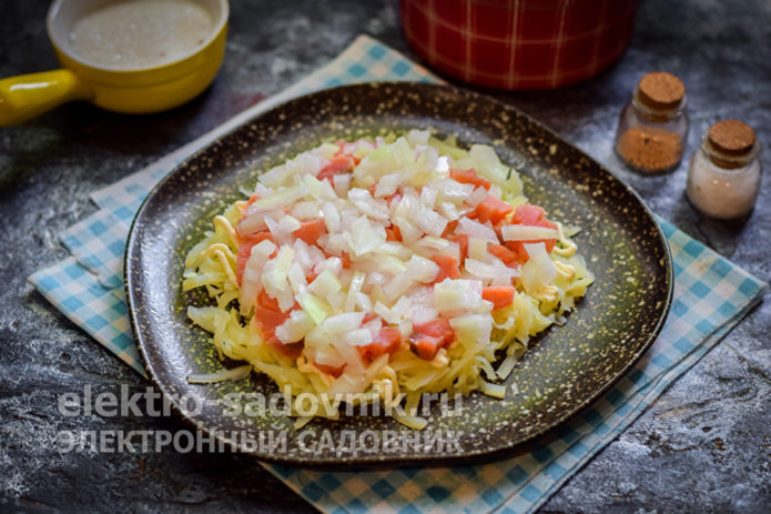 выложить маринованный лук
