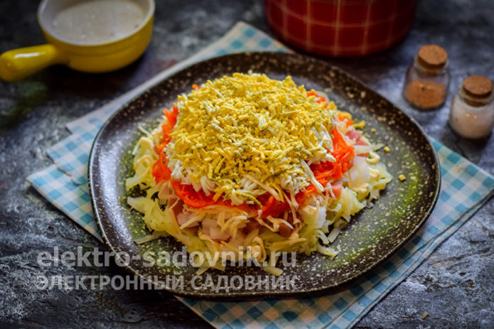 посыпать желтком