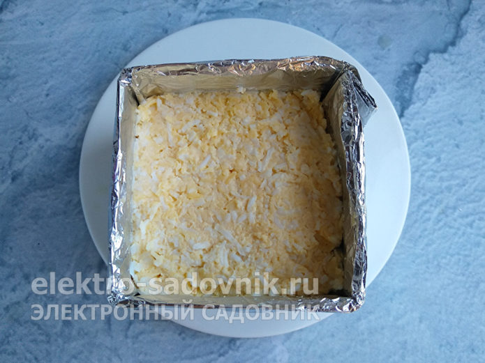 уложить сырную массу