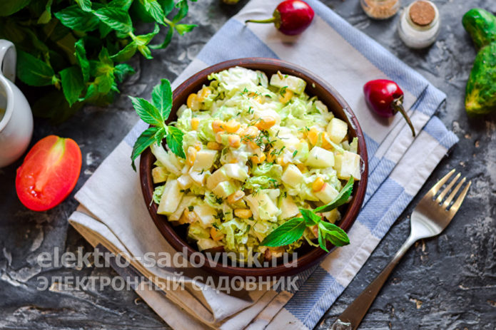 салат из пекинской капусты с яблоком