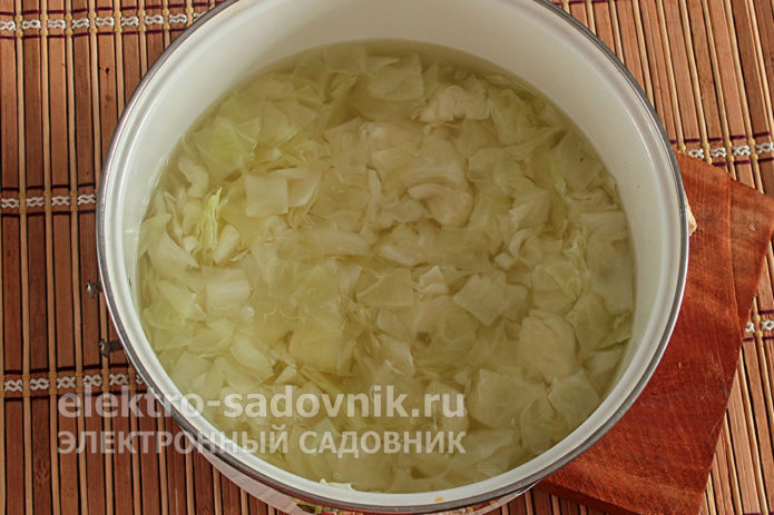 залить водой