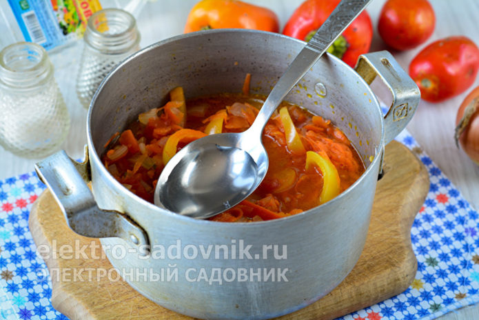 влить уксус